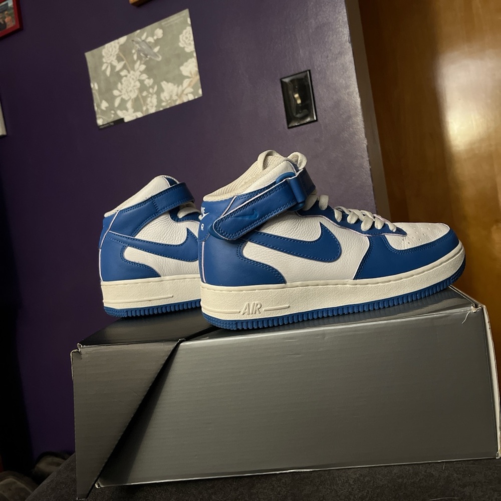 Nike Air Force 1 Mid '07 trainers in white and blue #sneakers